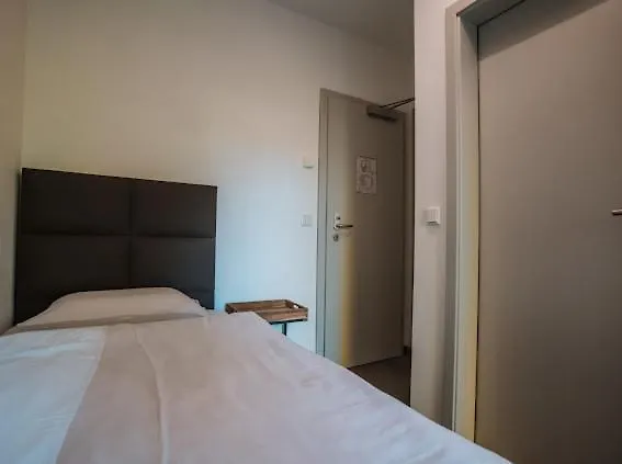 Mey Boardinghouse 아파트호텔 *